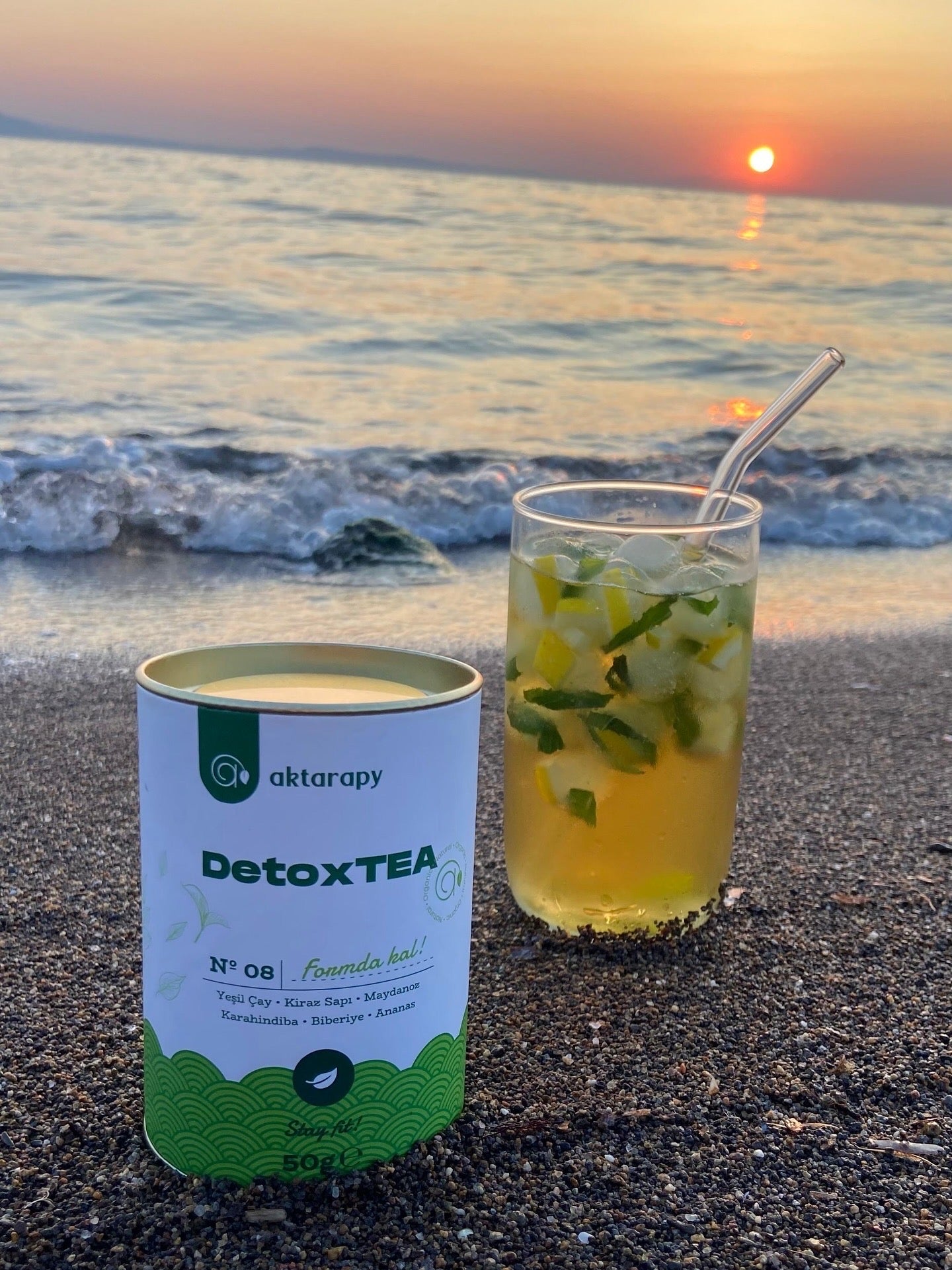 DetoxTea Formda Kal - Ananas, Yeşil çay, Biberiye ve Karahindiba