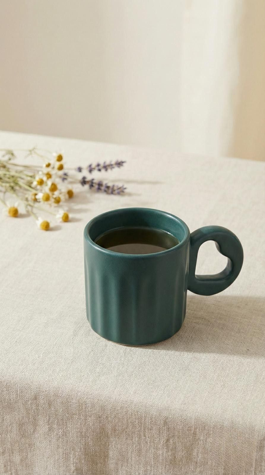 Kalp Kulplu Mat Seramik Çay & Kahve Fincanı | Koyu Yeşil